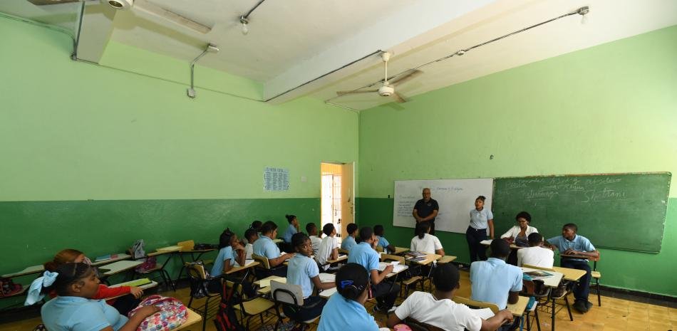 Docentes y sector educativo señalan al Minerd por politización en la gestión