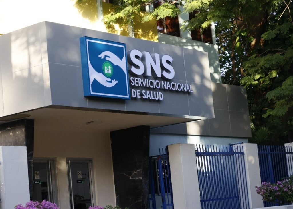 El SNS fija 15 días para ejecutar resolución que compromete servicios en hospitales públicos: puntos clave