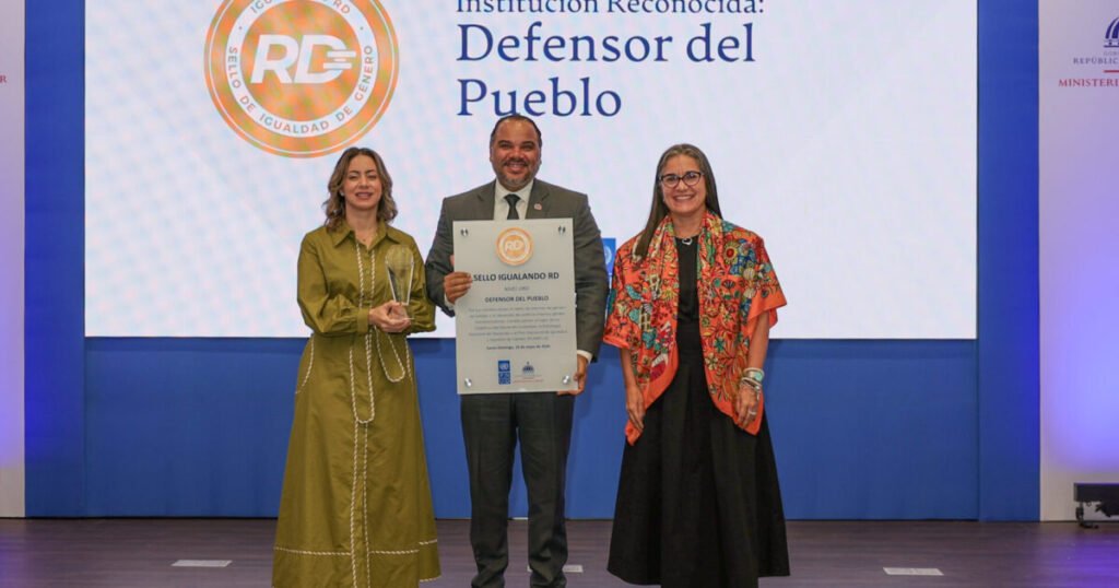 Defensor del Pueblo recibe sello Oro por su política interna de igualdad