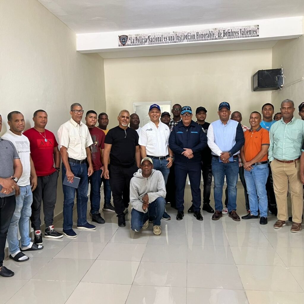 Policía en Barahona pide respaldo de comerciantes ante venta de piezas de origen dudoso