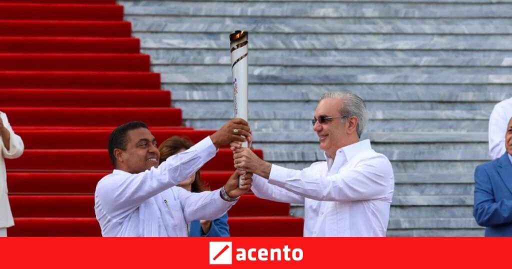Abinader encabeza en el Palacio Nacional el acto de la antorcha de Santo Domingo 2026 y coloca al Gobierno bajo foco por la organización
