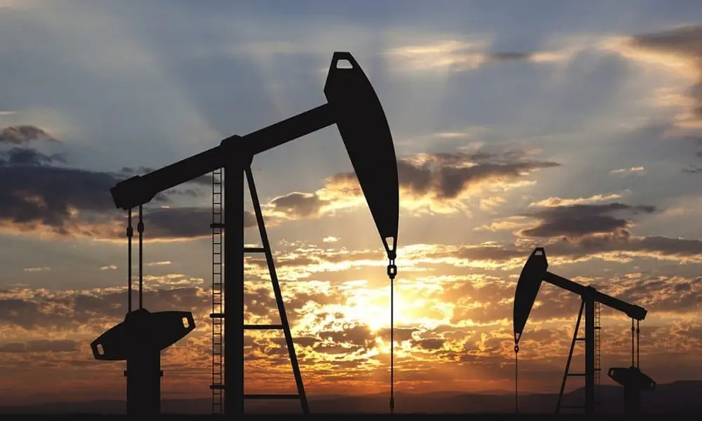 El WTI retrocede en la apertura mientras persiste la tensión en el mercado petrolero: puntos clave