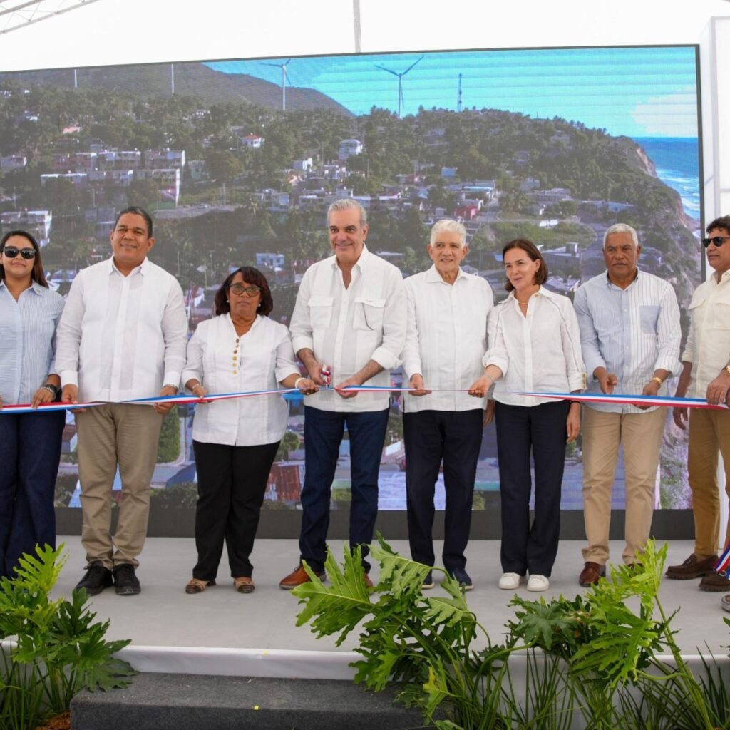 Abinader entrega en Barahona la carretera Enriquillo–El Higüero mientras queda por completar un circuito vial mayor en el sur