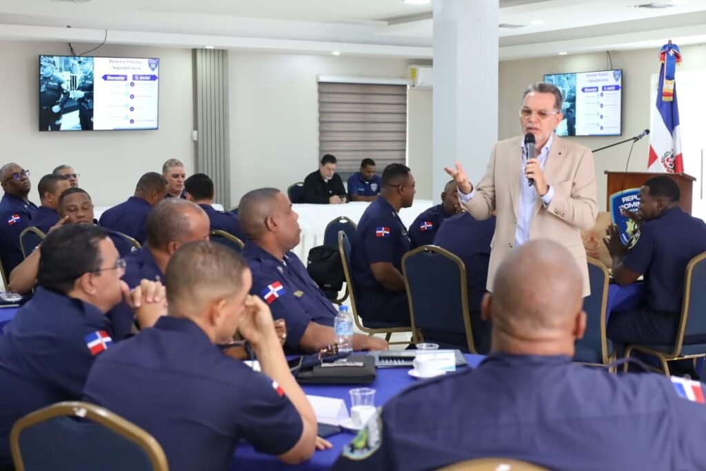 Policía intensifica formación para el nuevo modelo mientras insiste en la supervisión territorial
