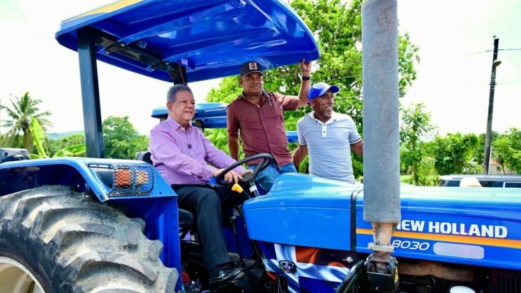 Leonel coloca bajo presión al Gobierno por deudas y caída de ventas en Sánchez Ramírez