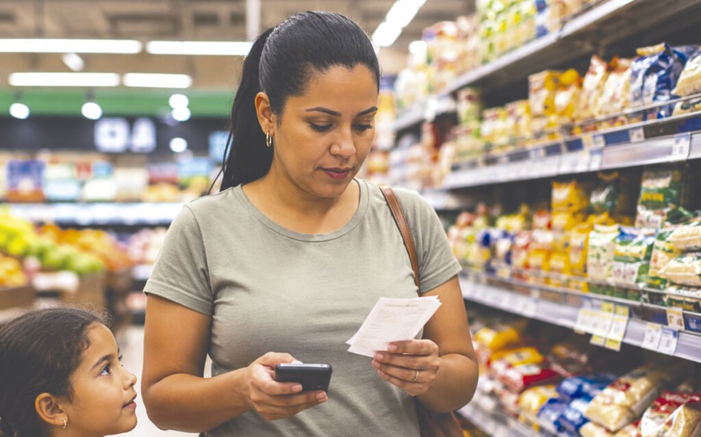 La presión del costo de vida empuja a las madres a ajustar cada compra del hogar: puntos clave