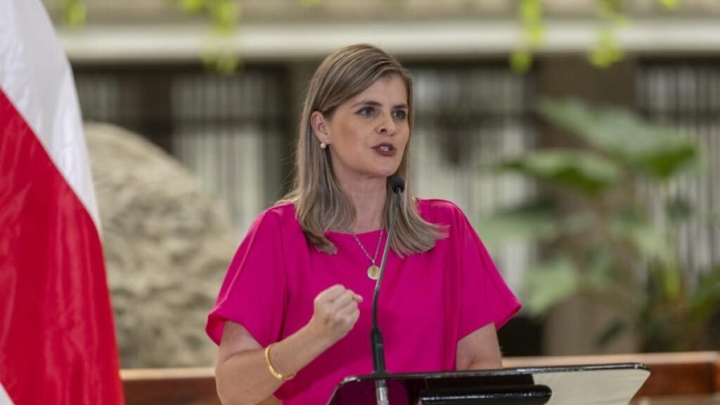 Costa Rica inicia relevo con promesa de continuidad y mano dura en una investidura marcada por el peso diplomático