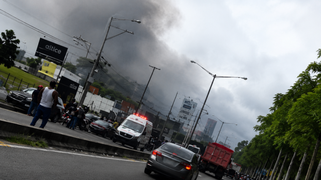 Fuego en las cercanías del Jardín Botánico genera alarma y deja sin detalles oficiales el origen del hecho