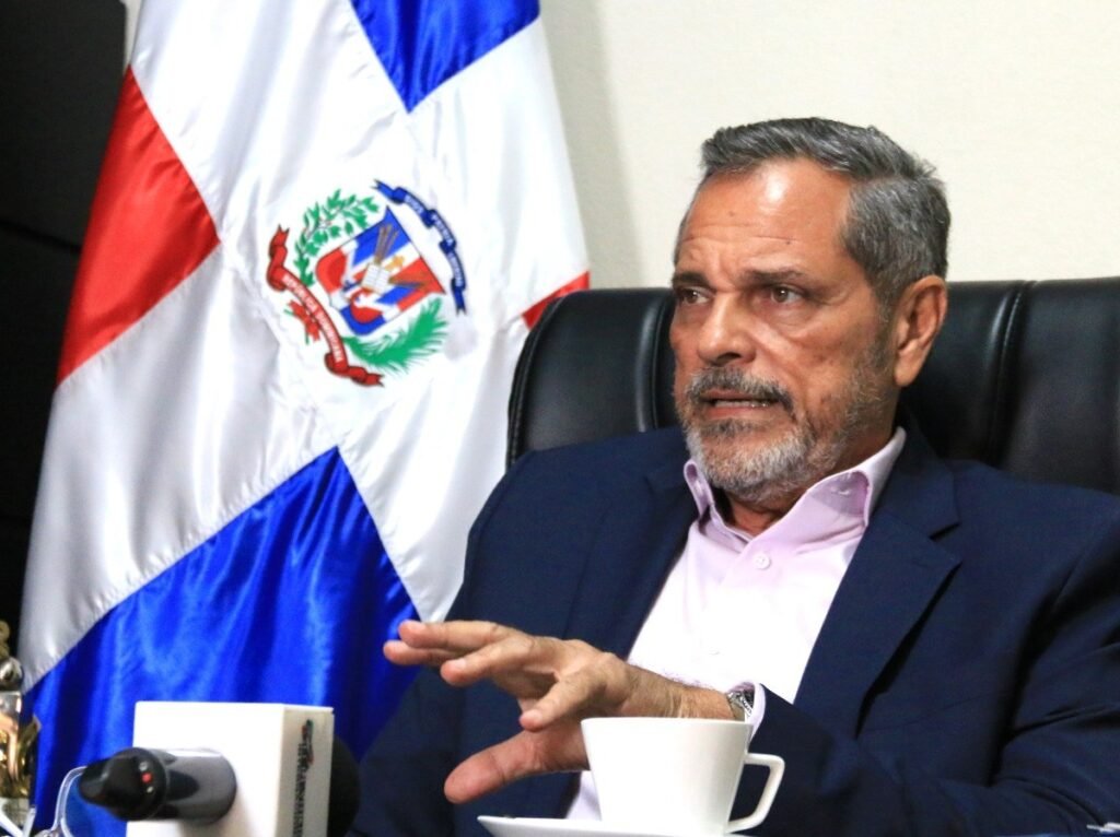 Noboa reconoce academias de béisbol sin condiciones y llama a los padres a vigilar: puntos clave
