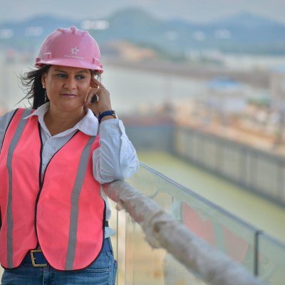 Designan a la primera mujer para dirigir el Canal de Panamá en medio de llamados a vigilar su gestión estratégica