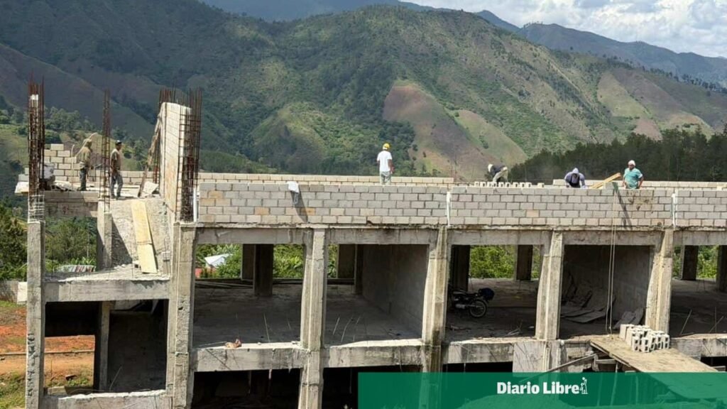 Tras denuncia por obras detenidas, Educación promete terminar escuelas en la Cordillera Central