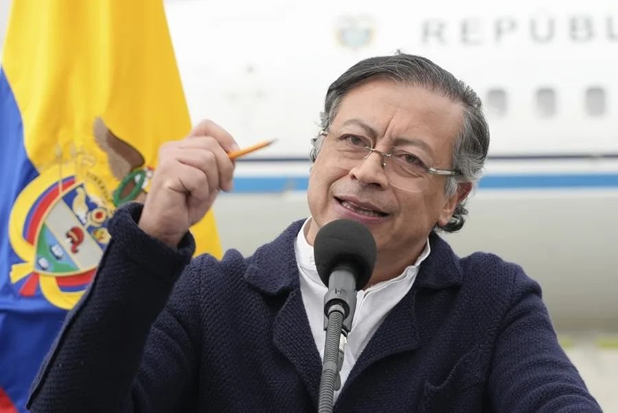 Petro busca apoyo popular para una asamblea constituyente mientras el Congreso ignora necesidades urgentes