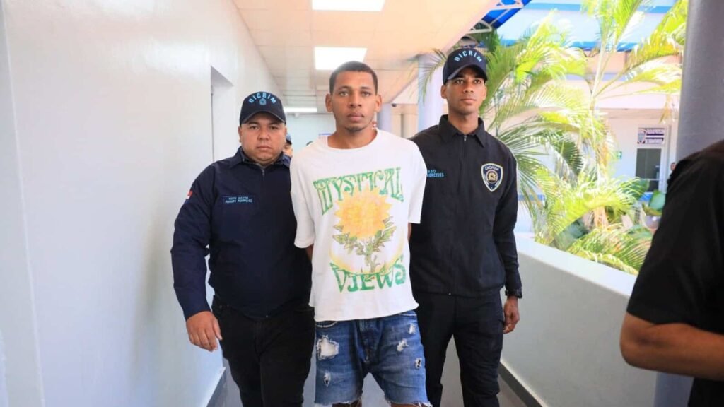 Fallece cabo de la Policía tras intervenir en caso de violencia familiar en Santo Domingo Este: puntos clave