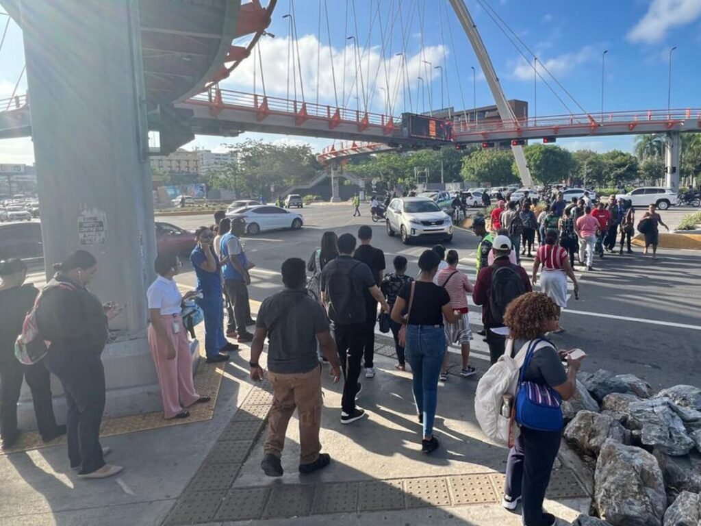 Puente vacío y cruce al límite exponen el costo diario del desorden vial en la capital