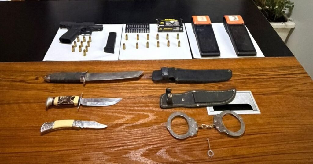 Allanamientos en La Vega exponen circulación de arma ilegal, municiones y equipos bajo vigilancia oficial