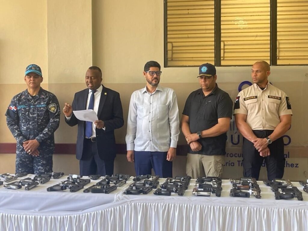 Entregan más de un centenar de armas en María Trinidad Sánchez, pero ¿dónde está la seguridad prometida?