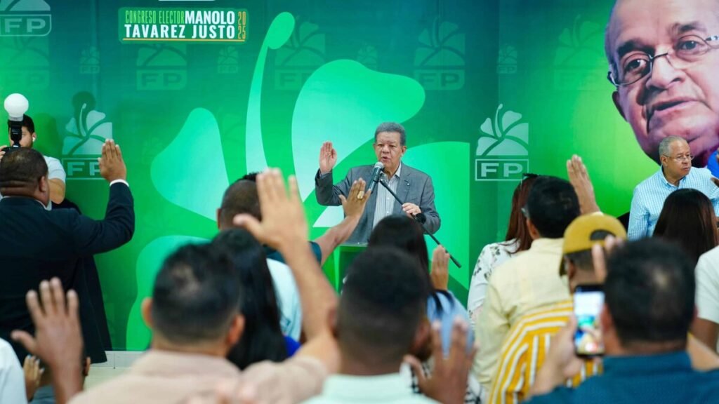 Leonel Fernández advierte que la tecnología exige una reforma a fondo de la educación