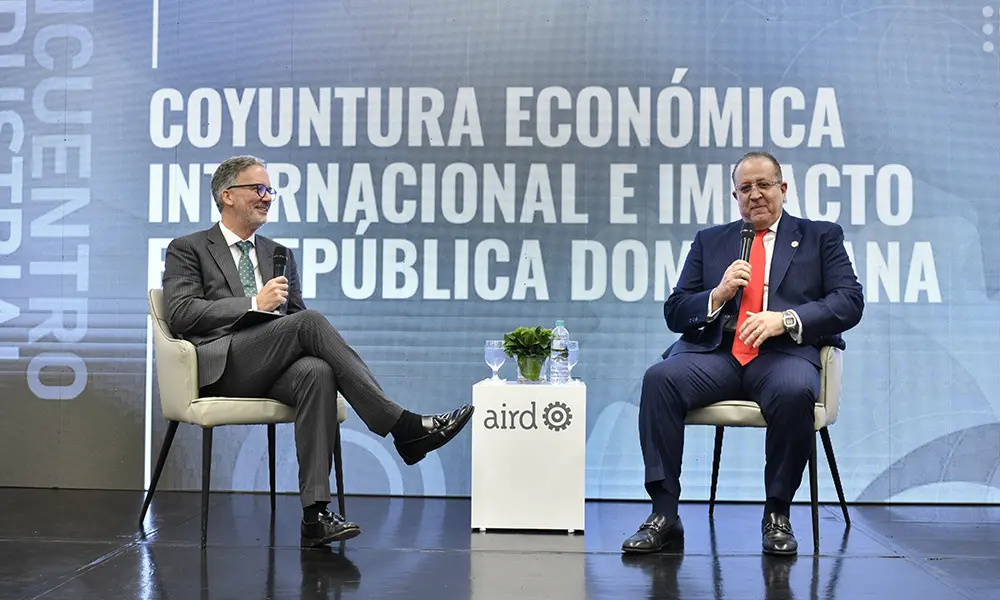 Gobierno e industriales ponen la estabilidad en primer plano ante presión del petróleo y posible mayor gasto