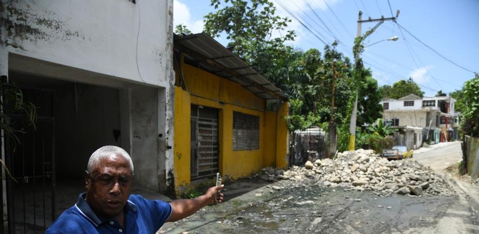 Persisten en Los Alcarrizos las quejas por abandono, baches e inseguridad