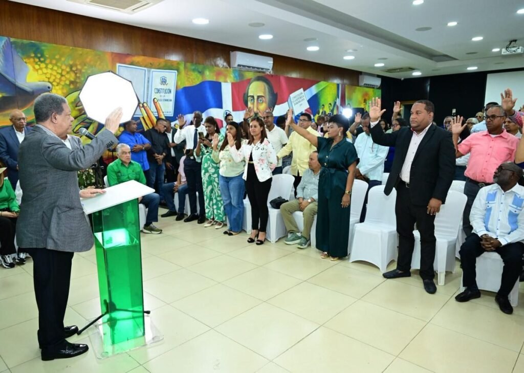 Leonel suma dirigentes magisteriales a la FP y coloca la educación en el centro del debate sobre resultados del Estado