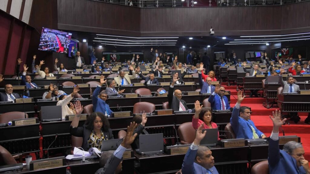 Permanece abierto el trámite de la ley observada por Abinader y afloran fallas de coordinación en el Congreso: puntos clave