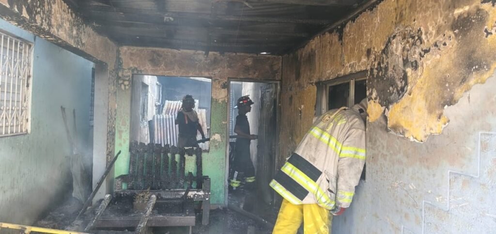 Incendio en Conani deja una familia sin nada y reabre la exigencia de respuestas sobre prevención: puntos clave