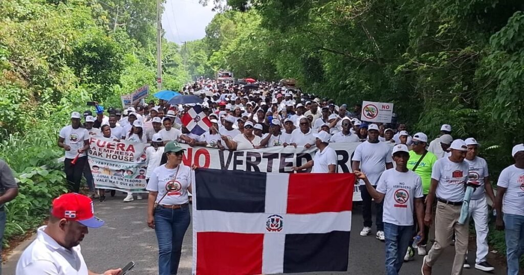 La Cuaba protesta contra un vertedero bajo fuerte vigilancia policial