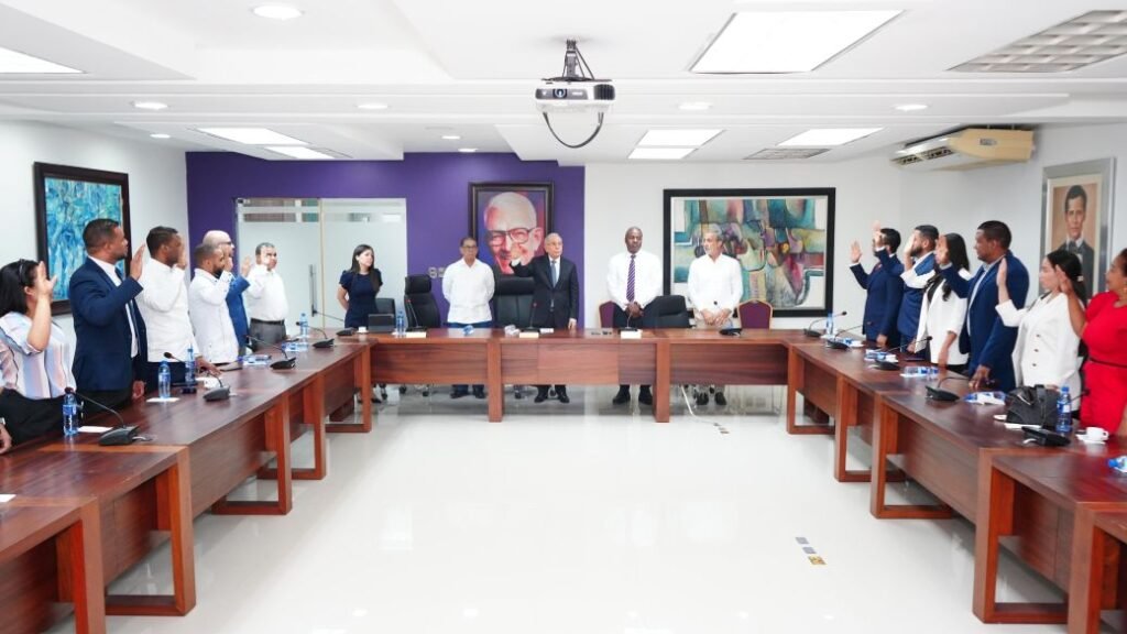 PLD suma médicos y exdirigentes del PRM en medio del debate por la gestión de salud