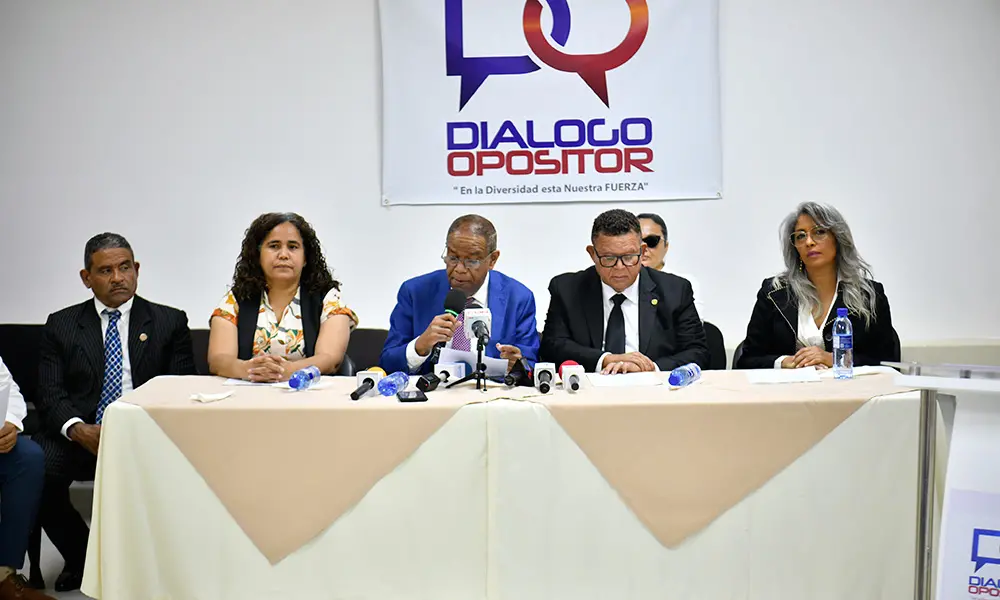 Oposición denuncia que recorte a partidos desviaría la atención de gastos estatales mucho mayores
