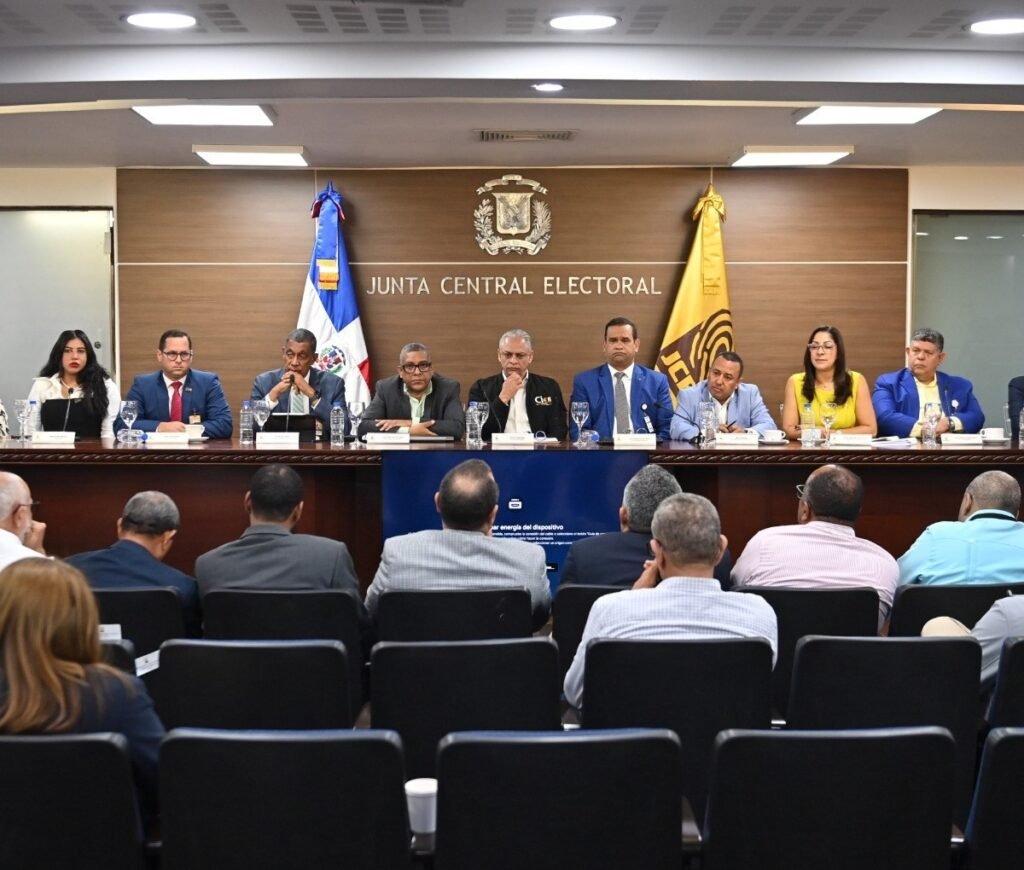 La JCE se reúne con partidos políticos, pero persisten dudas sobre el proceso de cedulación