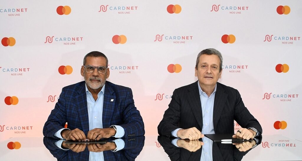 Alianza entre CardNET y Mastercard acelera pagos digitales, mientras persisten retos de acceso y adaptación en sectores clave
