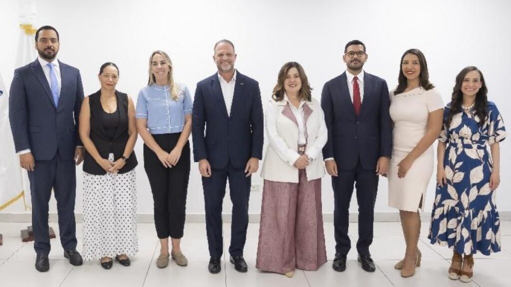 MICM y Cámara Santo Domingo presentan plan para 38 empresarios y reavivan la exigencia de resultados en exportaciones