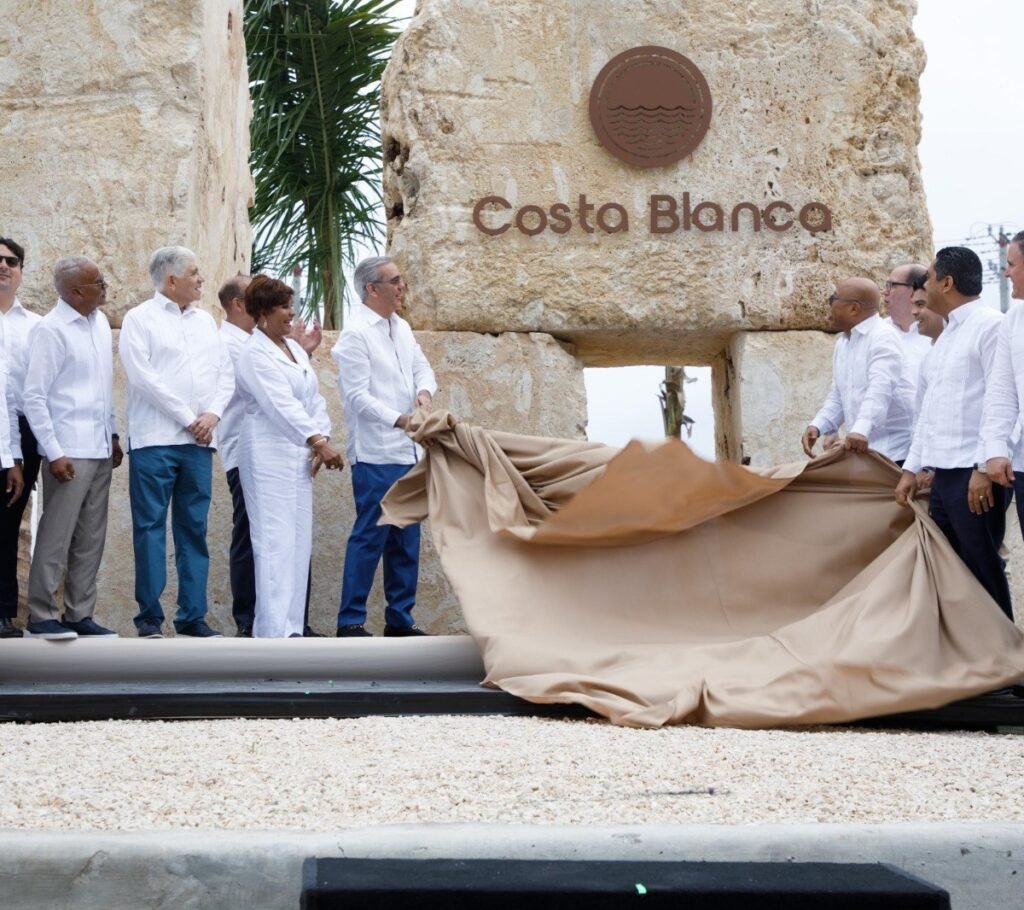 Abinader presenta intervención de más de RD$20 mil millones para Boca Chica y centra la atención en su ejecución