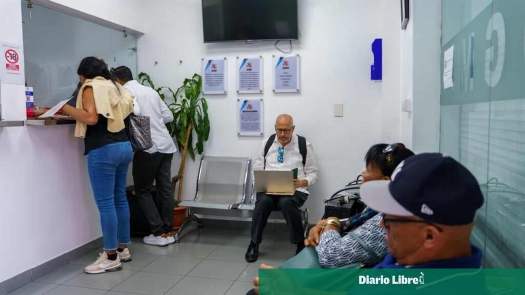 Gobierno pone en marcha permiso digital para salida de menores y pone bajo examen controles, costos y ejecución