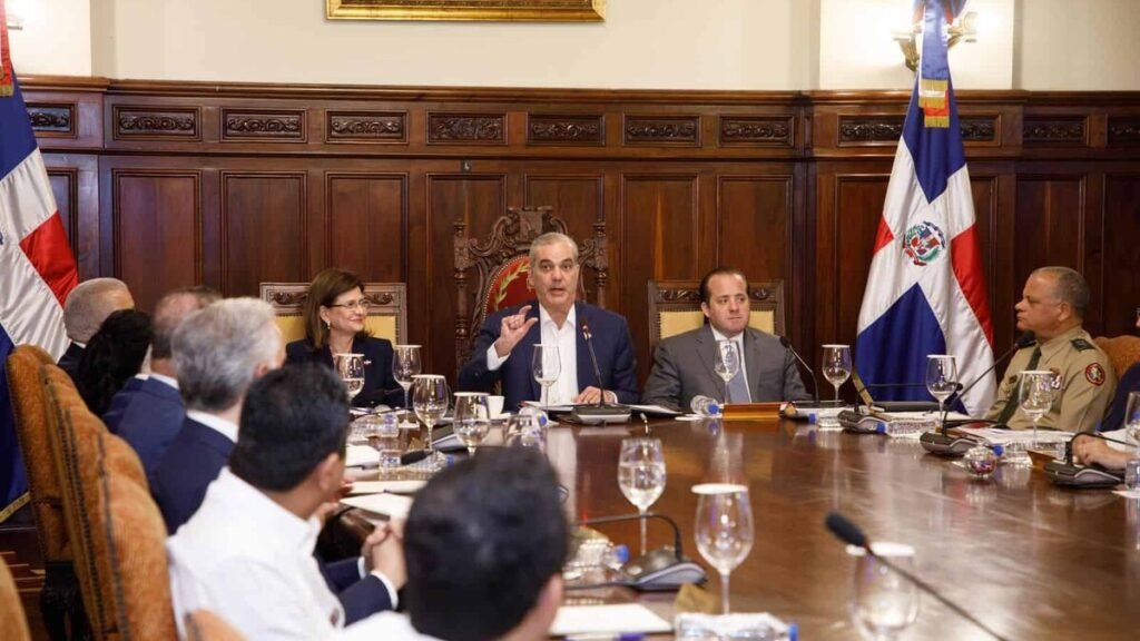 Divisiones en la política dominicana ante recorte de fondos a partidos