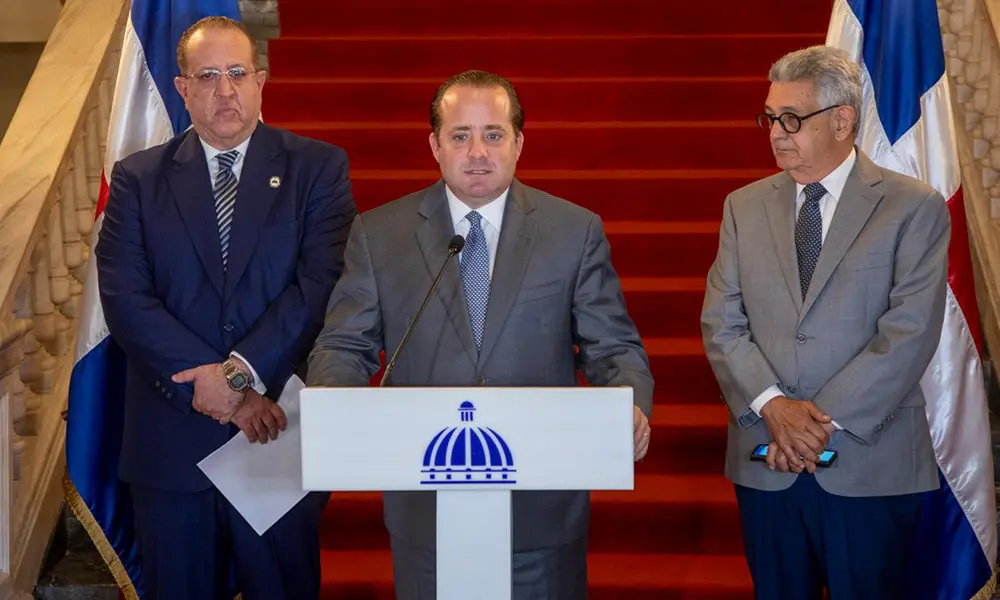 Gobierno de Abinader recorta gastos mientras la crisis se agudiza