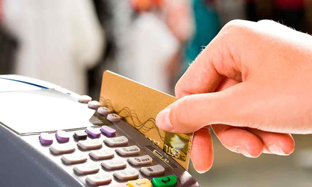 Altos intereses y desinformación agravan el costo del crédito para los usuarios en República Dominicana