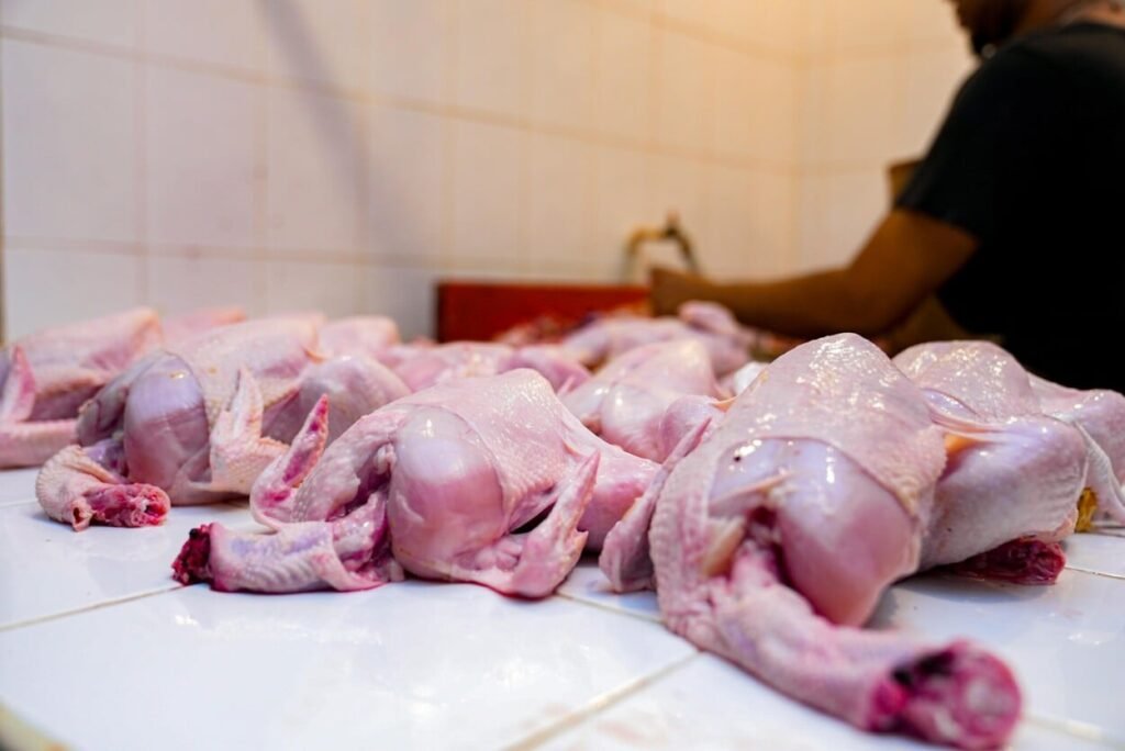 Baja del pollo en SDE expone presión previa sobre el bolsillo familiar