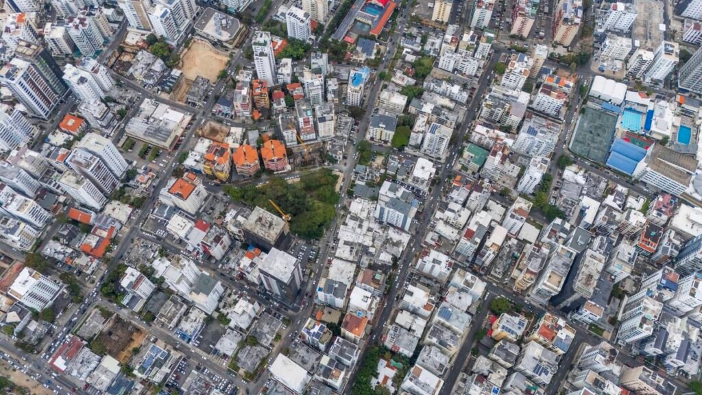 Santo Domingo pierde áreas verdes ante el avance urbano y se reaviva el debate sobre su planificación: puntos clave