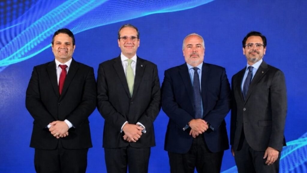 Economistas prevén en 2026 más presión fiscal, inflación y menor margen de maniobra oficial: puntos clave