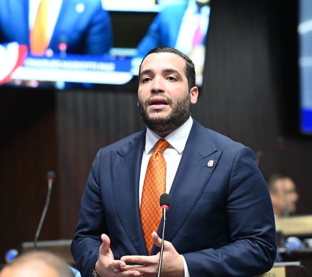 Mariotti Jr. cuestiona al PRM y asocia el “cambio” con deterioro en servicios y economía