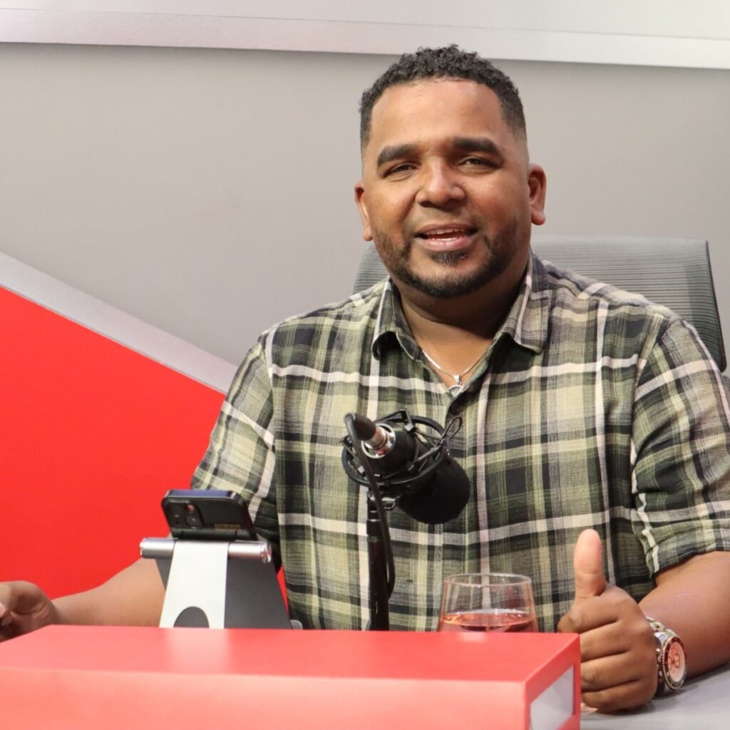 Adán Lesther cuestiona publicidad sobre supuesta “playa privada” en Boca Chica y pide rectificación: puntos clave