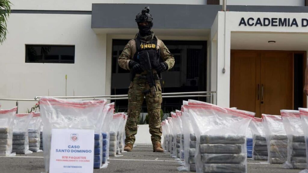 Incautan 978 paquetes de presunta cocaína y se reactiva la vigilancia sobre el narcotráfico en aguas dominicanas