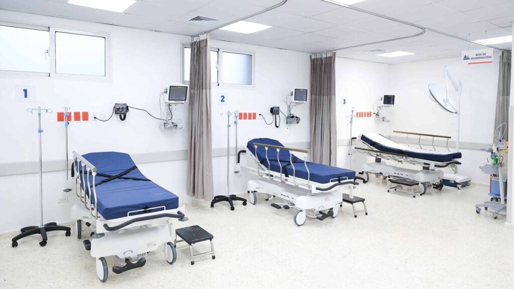 Abinader inaugura remozamiento y ampliación del hospital de La Victoria en medio de promesas pendientes: puntos clave
