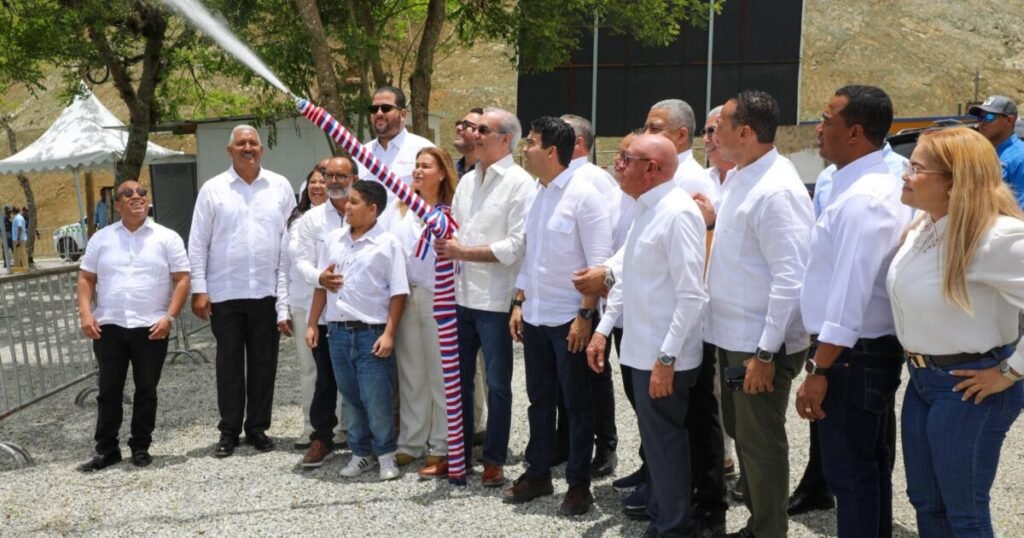 Abinader y Arnaud ponen en servicio en Ocoa un acueducto esperado por más de 40 años y vuelven sobre el déficit de agua potable