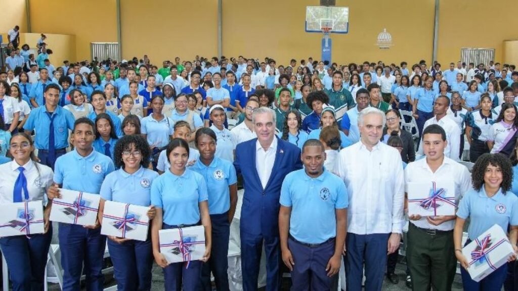 Abinader plantea reforzar la seguridad escolar tras admitir limitaciones estatales en SDO