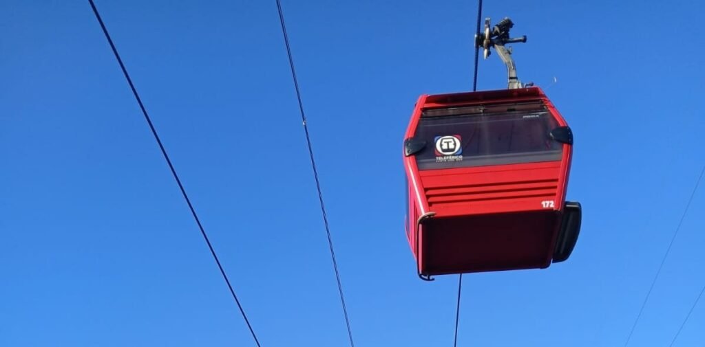 Suspensión en tramo clave del Teleférico obliga a usuarios a reorganizar traslados