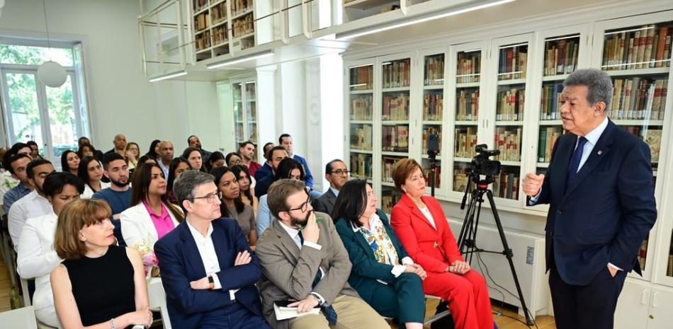 Leonel lleva a Madrid un mensaje de formación y liderazgo en medio de los desafíos que exigen respuestas concretas