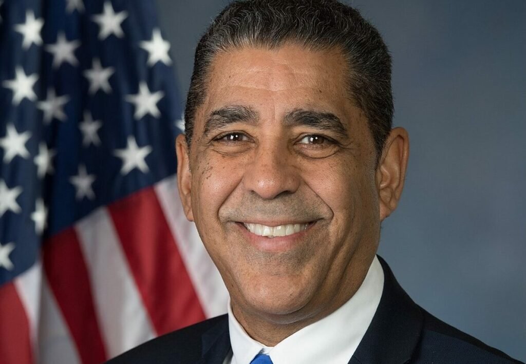 Encuesta en NY-13 deja abierta la primaria: 38% sigue indeciso pese a ventaja de Adriano Espaillat