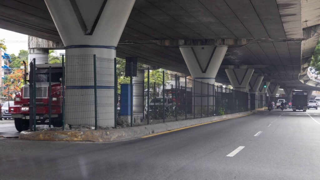 Mallas y vigilancia dejan al descubierto la fragilidad del rescate bajo la 27 de Febrero